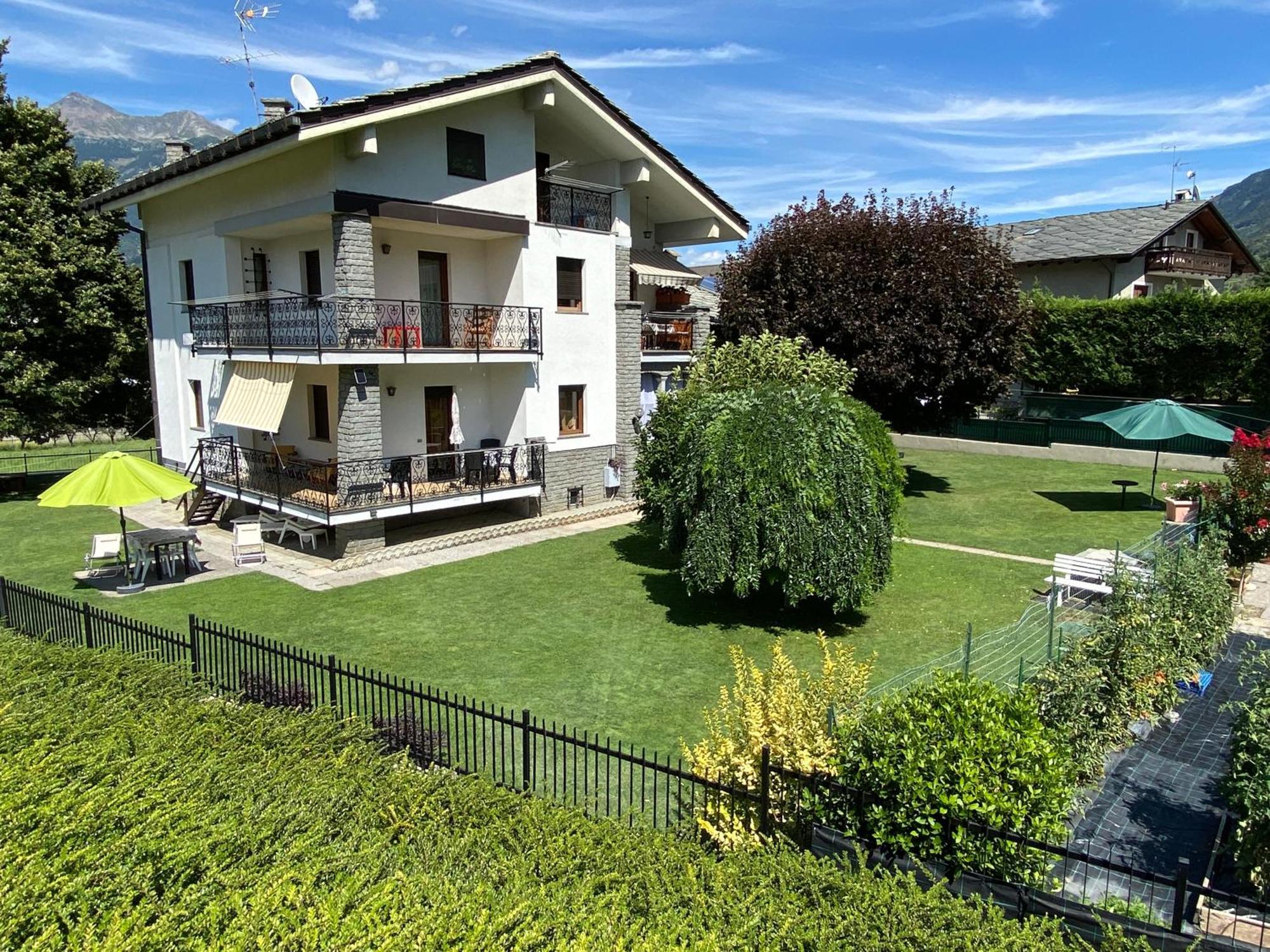 Apartamento Il Tiglio Gressan Aosta Exterior foto